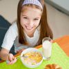 Как выбрать полезный завтрак для младшего школьника