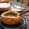 Рыбный суп в хлебной тарелке