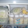 Как сохранить грудное молоко в морозилке