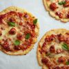 Как приготовить порционные пиццы с фрикадельками из индейки