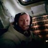 Нил Армстронг борту капсулы после возвращения "с улицы" - поверхности Луны