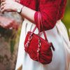 Красная сумка: с чем носить, интересные сочетания и рекомендации стилистов