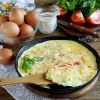 Kak pravil'no prigotovit' omlet na skovorode
