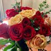 Букет красных и желтых роз