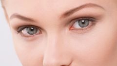Как осветлить кожу вокруг глаз