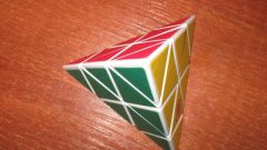 How to assemble a Rubik's cube in a pyramid