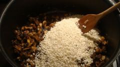 Как приготовить рис в сковороде