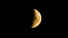 How to identify the growing and the waning moon