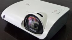 How to connect a projector to a TV