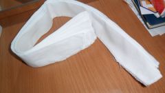 How to sew the collar on the form