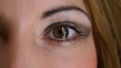 Как подчеркнуть зеленый цвет глаз
