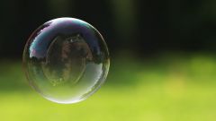 Как надуть большой мыльный пузырь