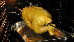 Как приготовить курицу в духовке на вертеле