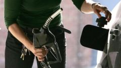 Как оплатить бензин по карте на АЗС