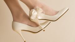 Как подобрать свадебные туфли к платью