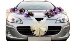 How to attach decorations to the wedding car