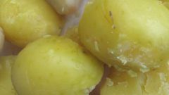 How to boil potatoes for salad