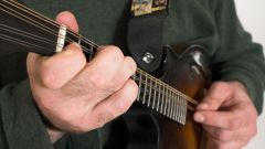 Как настраивать акустическую гитару