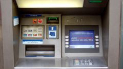Как снять деньги в банкоматах