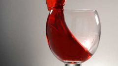 Как отстирать вино