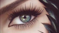How to remove extended lashes yourself