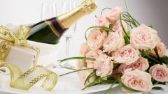 How to decorate a bottle of champagne