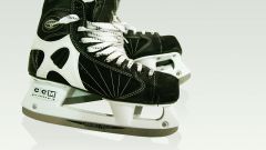 Как подобрать хоккейные коньки