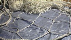 How to put fishing nets