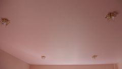 Как выбрать цвет потолка
