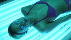 How to remove redness after tanning