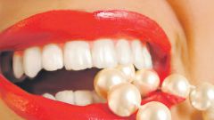 Как избавиться от желтых зубов
