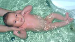 Как купать грудного ребенка