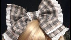 How to tie a bow on the hair