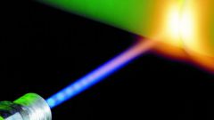 Как сделать лазер из фонарика