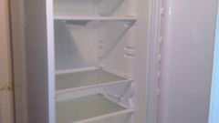 Как снять дверь у холодильника