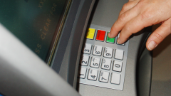 Как положить деньги на карточку через банкомат