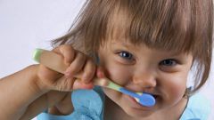 Как приучить чистить зубы