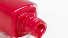 How to paint varnish nails
