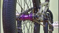 How to put the wheel on the bike