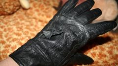 Как растянуть кожаные перчатки