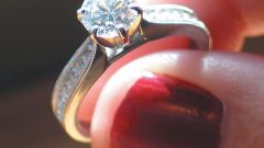 How to clean a diamond ring