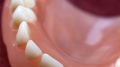 Как отбеливать зубные протезы