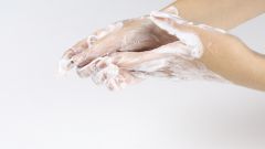 How to clean your hands from the foam