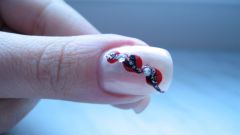 How to glue nail rhinestones