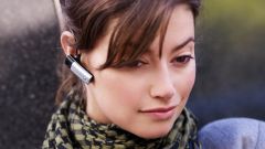 How to connect a headset to the phone Sony Ericsson