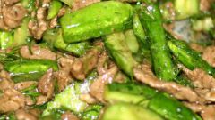 Как готовить салат из свежих огурцов с куриным мясом