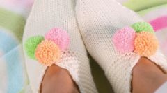 Вязать простые следки носки