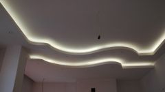 Как установить подсветку потолка