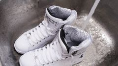 How to wash sneakers