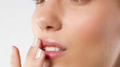 Как избавиться от шелушения губ